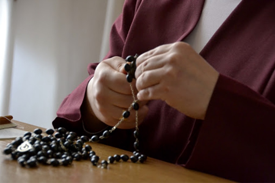 la corona del rosarioin tasca diventa un vero distintivo