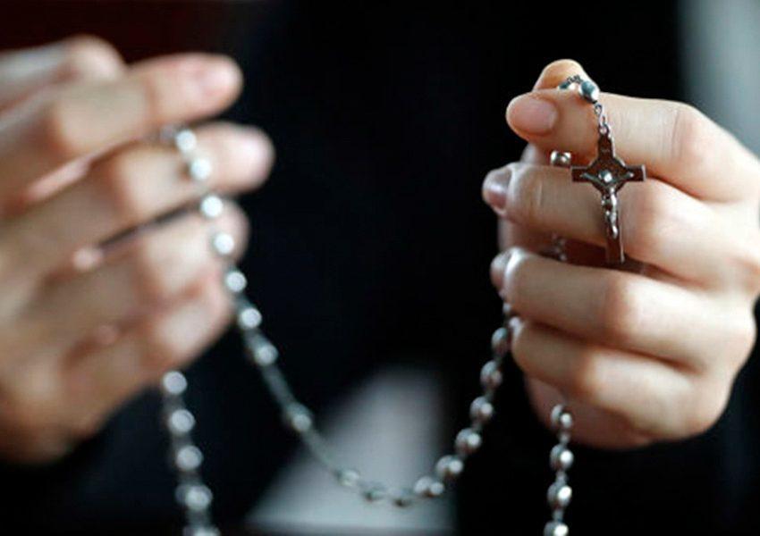 Recitando il rosario ogni giorno