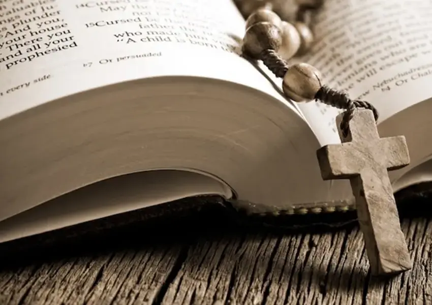 Come usare la Bibbia quando si prega il Rosario