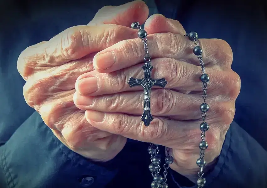 il rosario vince il diavolo